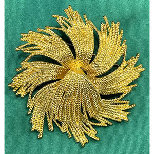 NWOT Gold Ribbon Swirl Floral Brooch Lapel Pin Textured Flower Classic Elegant